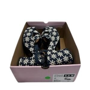 Pop Floral Pattern Shoes - Blue and‎ White